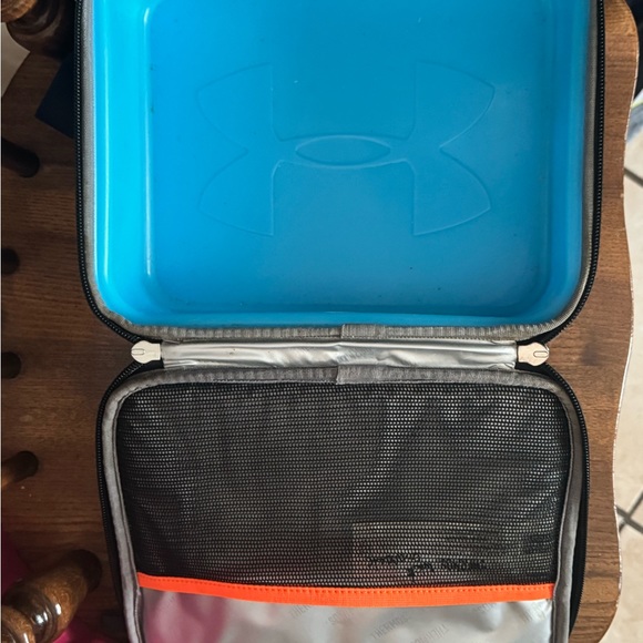 Under Armour Boys Lunch Box / Cooler - Picture 4 of 4